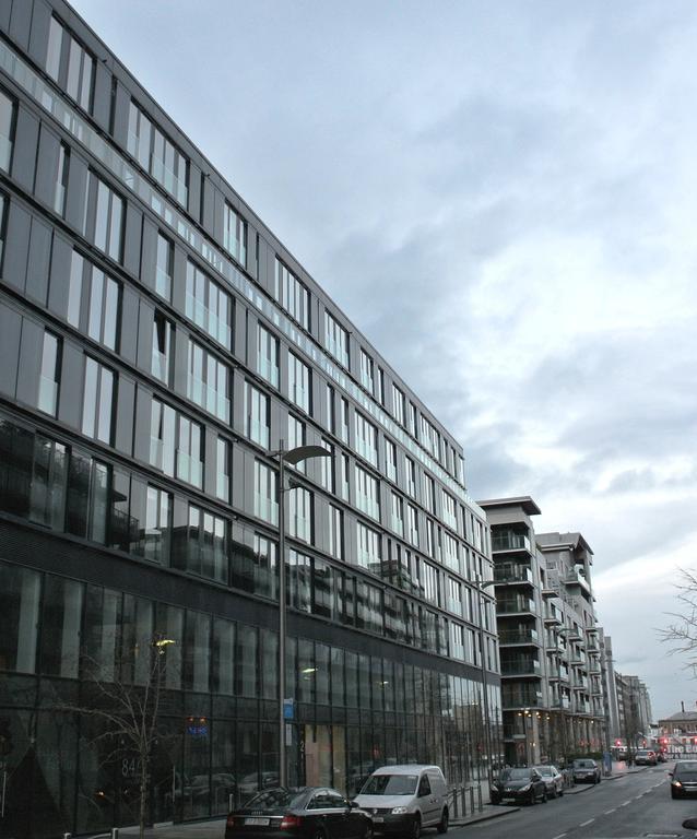 Your Base Dublin - Grand Canal Square Luaran gambar