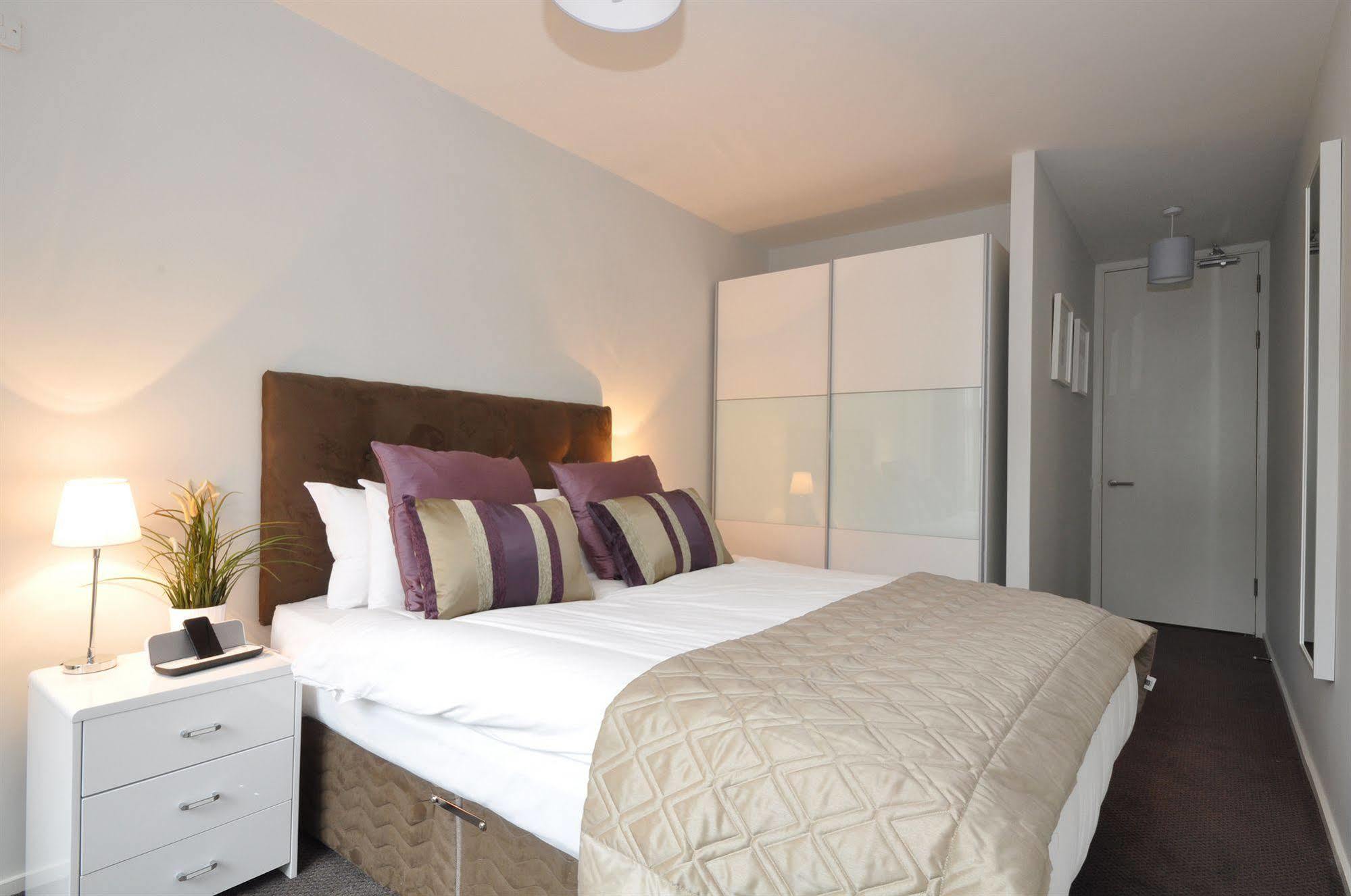Your Base Dublin - Grand Canal Square Luaran gambar